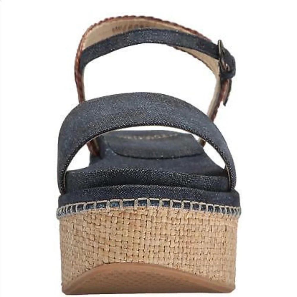 Stuart Weitzman reposhing this